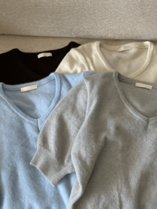 제이 브이넥 소프트 앙고라 퍼프 반팔 니트
