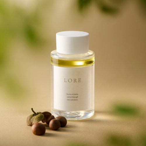 LORE二層式オイルイン化粧水120ml、茶の実オイルとクロモジ水が美しく分かれた二層式のボトルイメージ