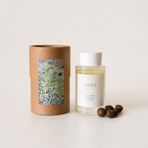 Tea Seed Oil 化粧水：厳選された茶の実の力を凝縮した、肌に深い潤いを与えるスキンケアボトル