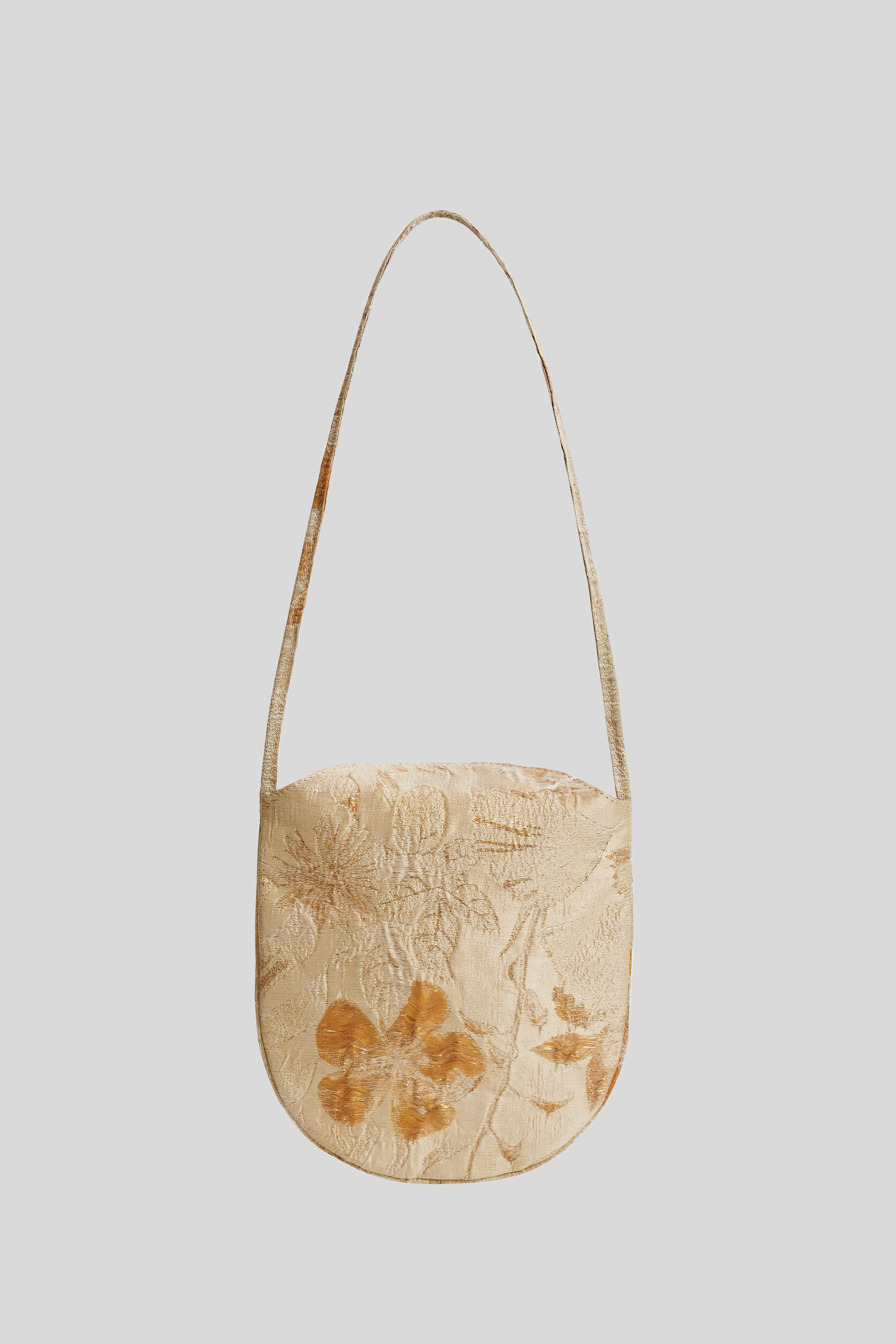 OVAL FLAP BAG IN GOLD
