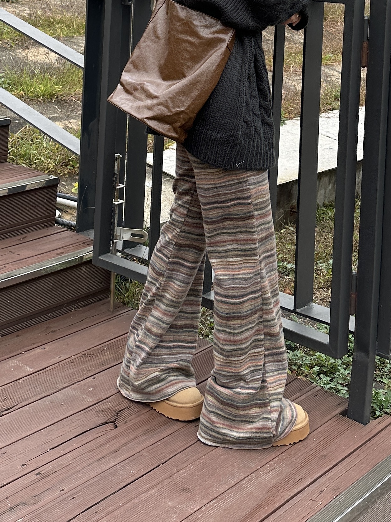 Unique stripe boots cut / 유니크 스트라이프 부츠컷팬츠