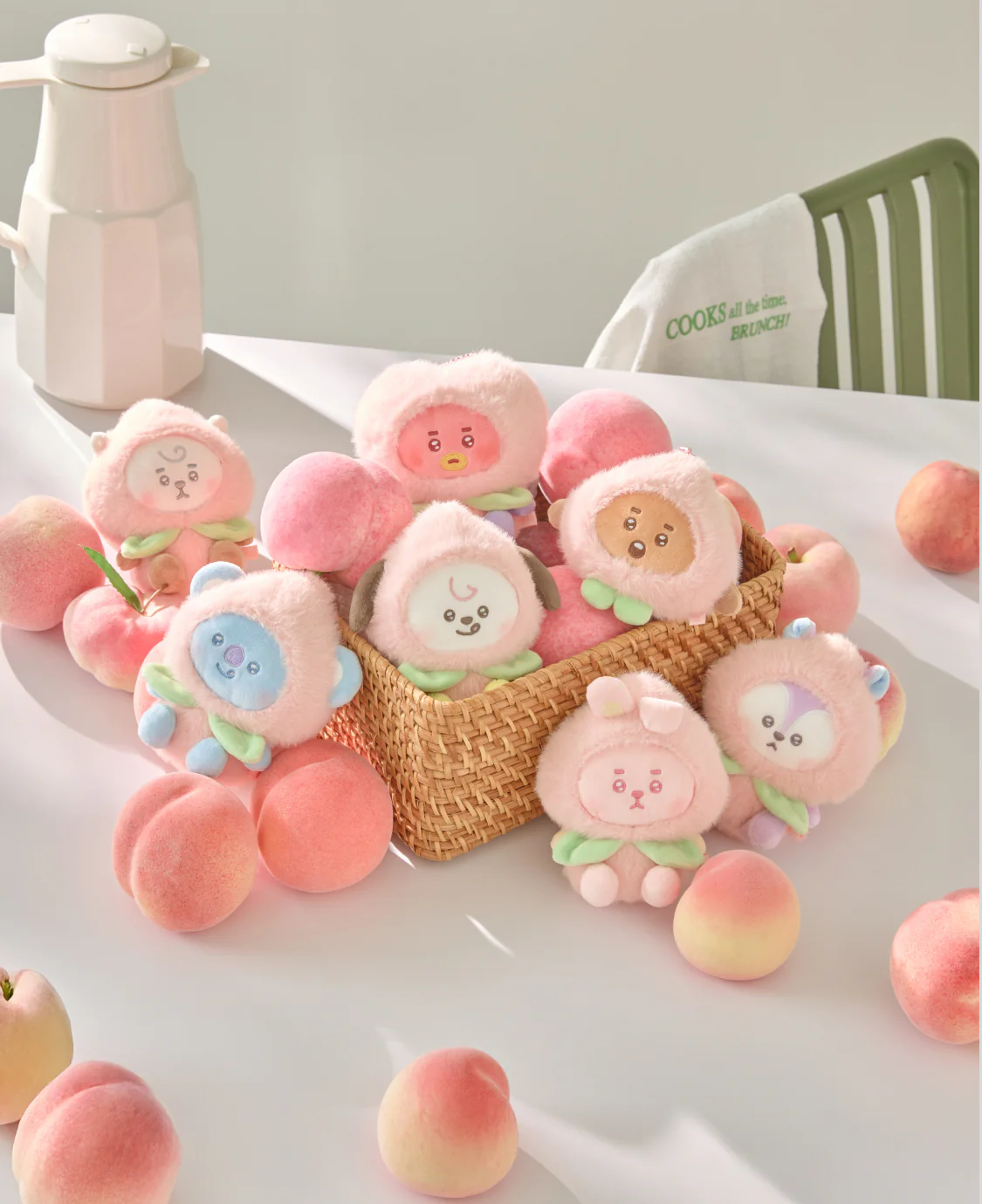 BT21 PEACH HOLIC ぬいぐるみキーホルダー - XIMERCE