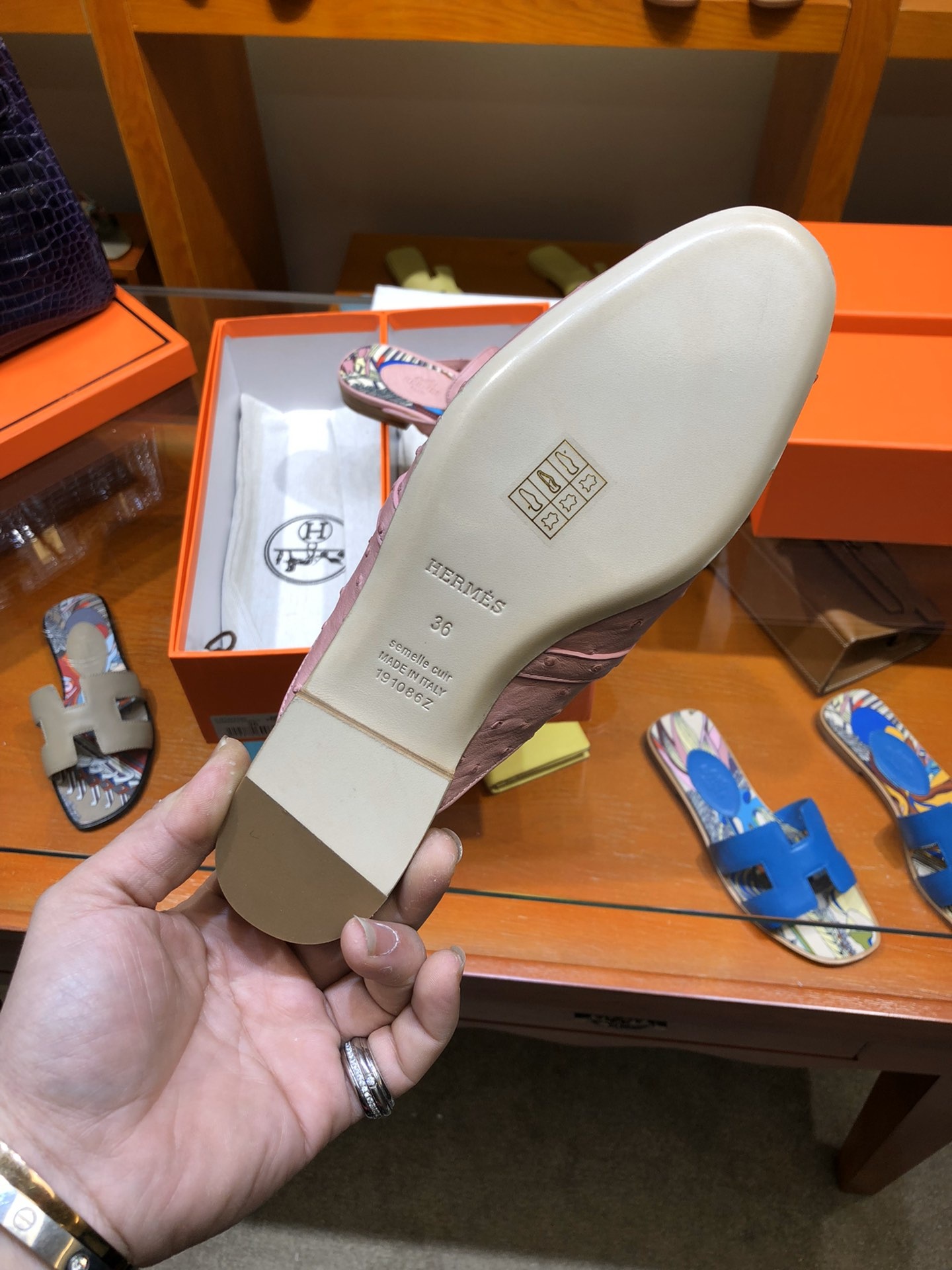 697bd57f64004a015172a98e716a3c26.jpg