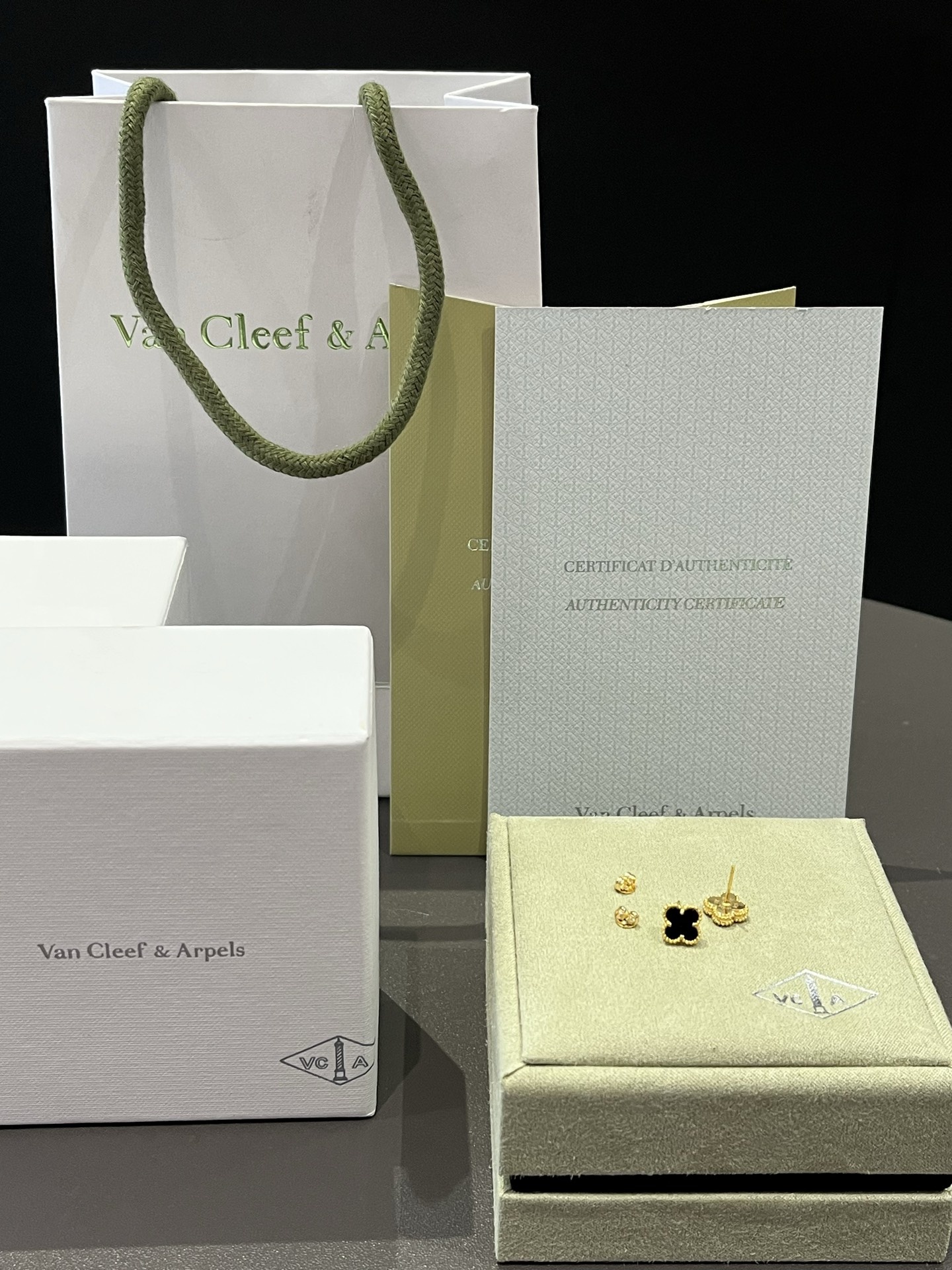 6ce59f3f39257baa2cc86a2c4ea7772f.jpg