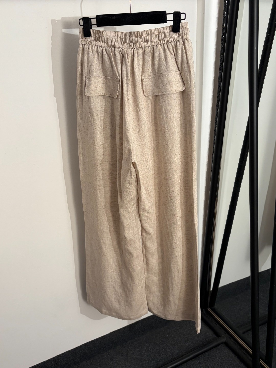eac0390fc3aed66bebb7bbb6e243e62b.jpg