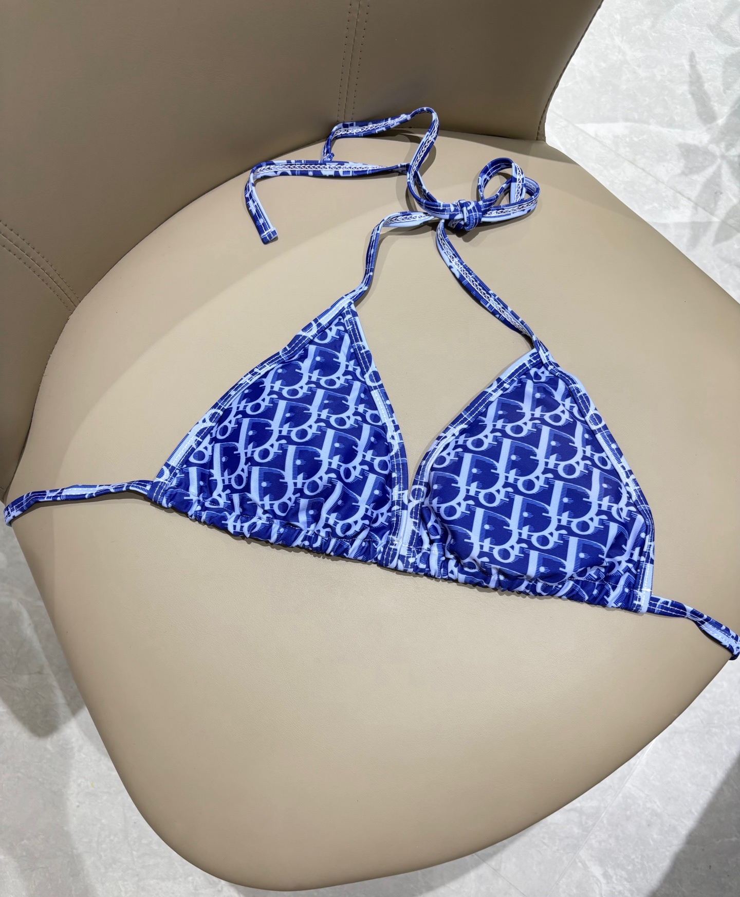 febb1f785df6bf8784d1125bb944ca7f.jpg