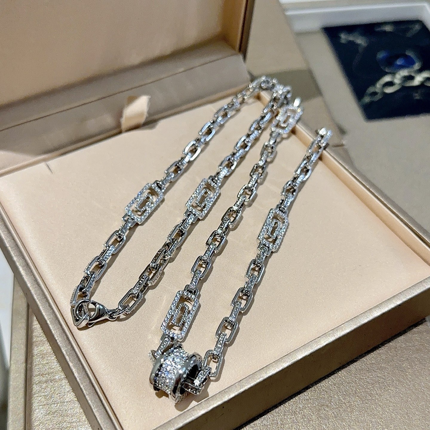 0917a22bfa565f1b0de1e78390f52dcf.jpg