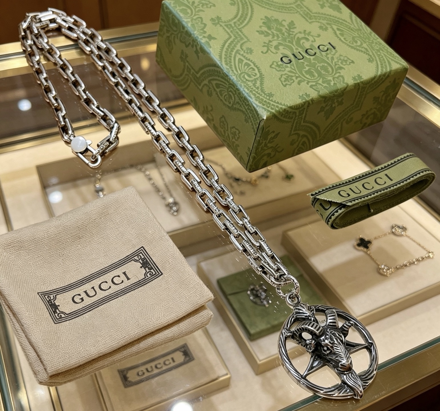 a4c63aa492cd15955c5c212722edecaf.jpg