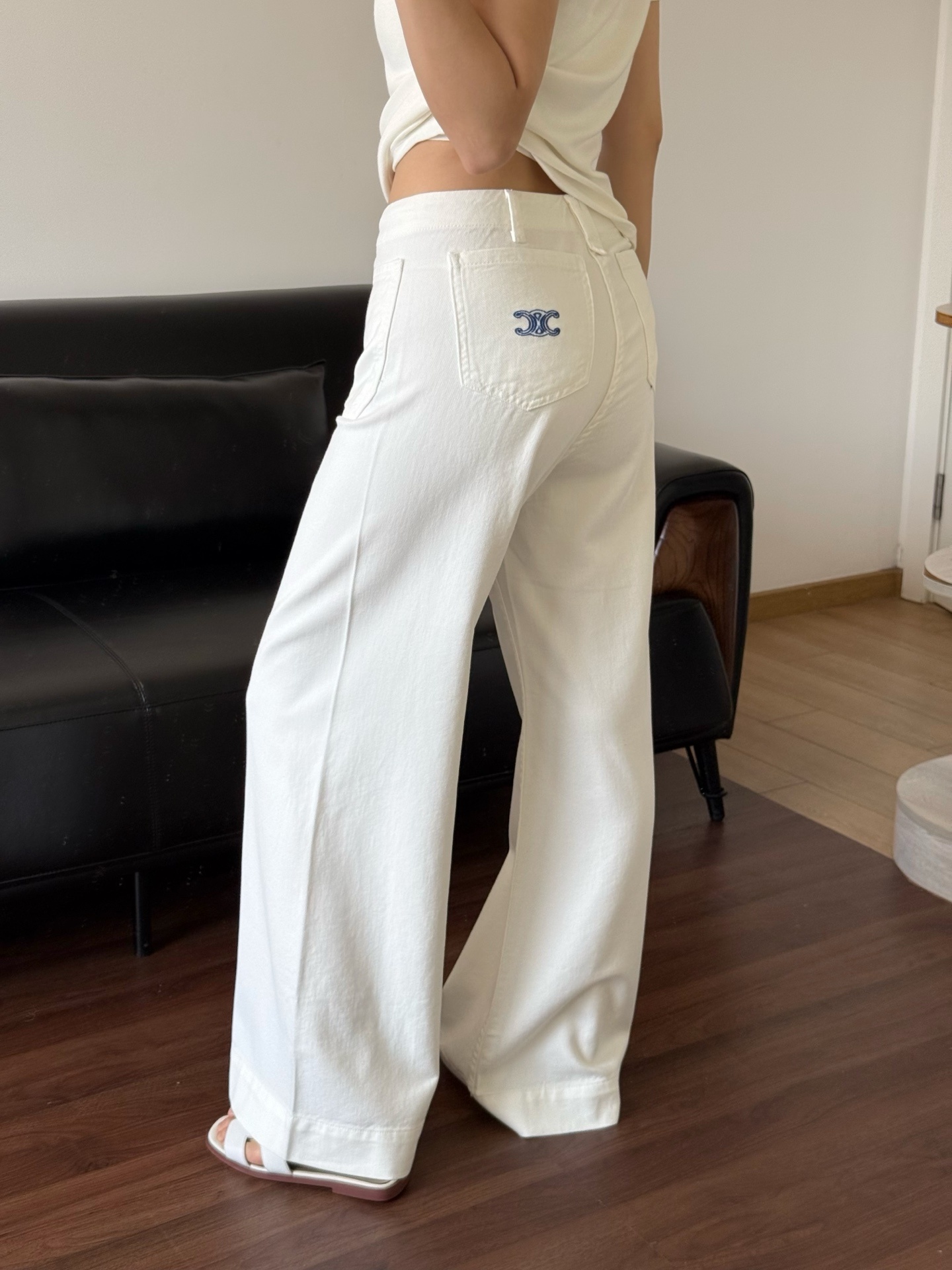 6b3a9f716c86fda6f90501219dded592.jpg