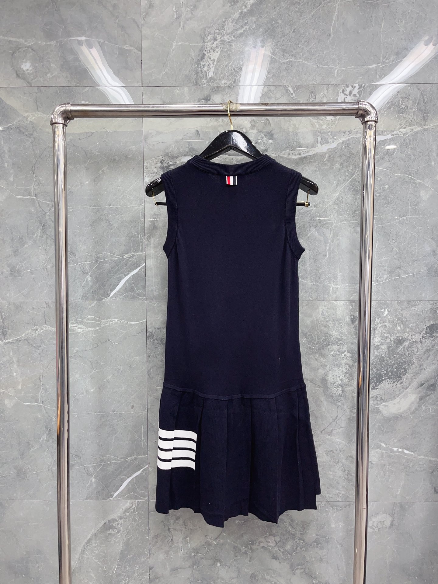 b735ebd8de8f4205b2cb34601748cdf1.jpg