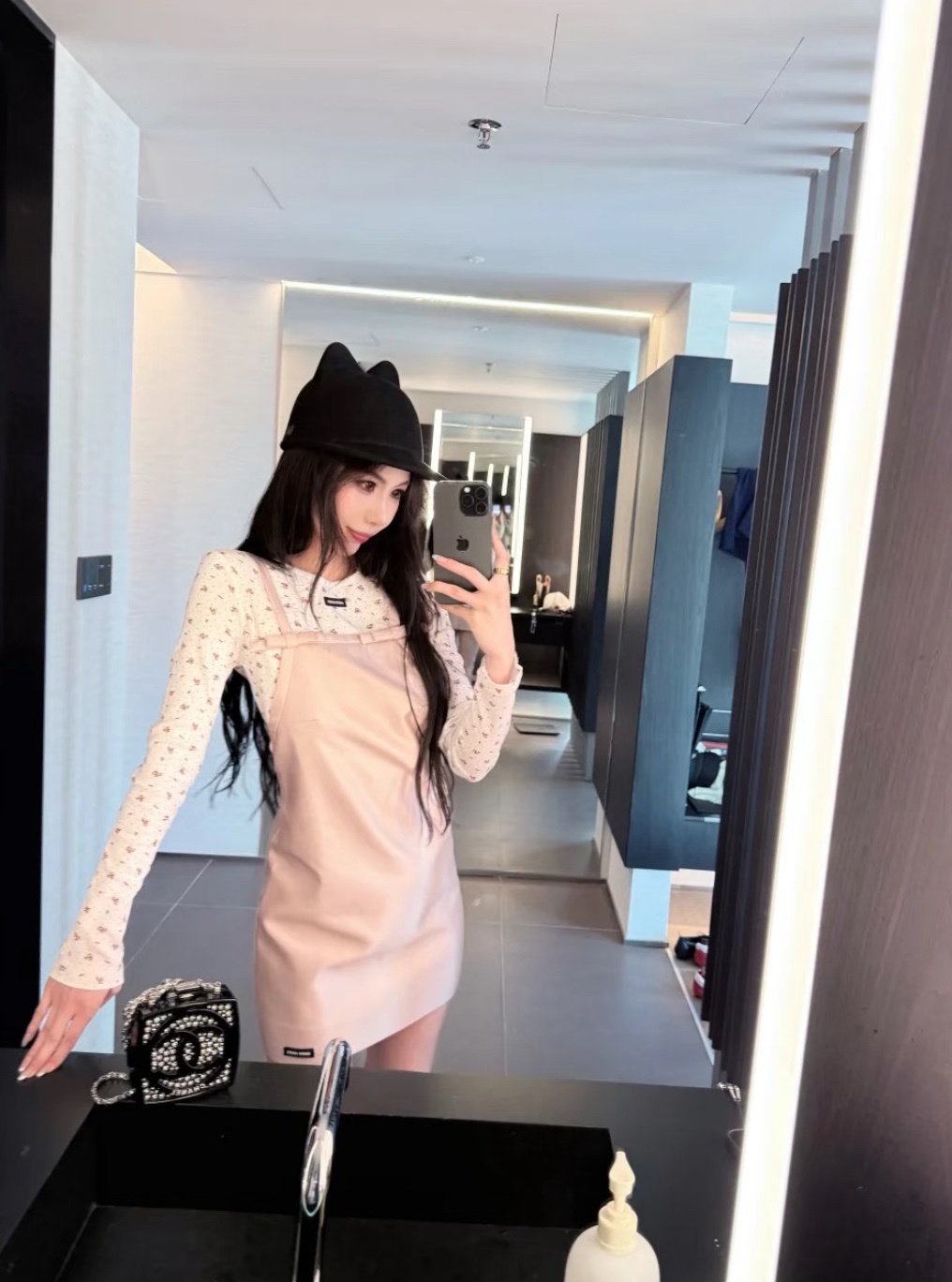 0ffa8fda833d7859f084c0a1ee68dd0c.jpg