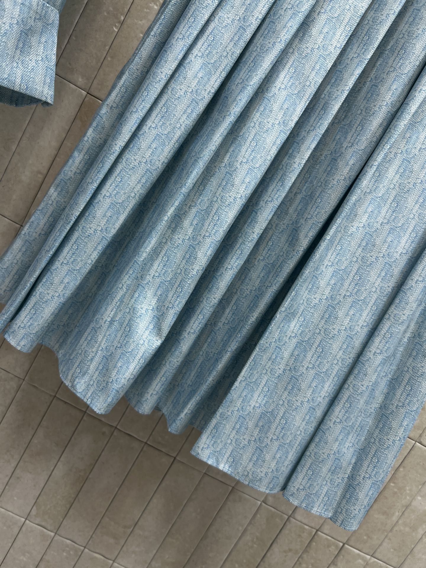 2c466a3699da3ad59e60a72074d13eeb.jpg