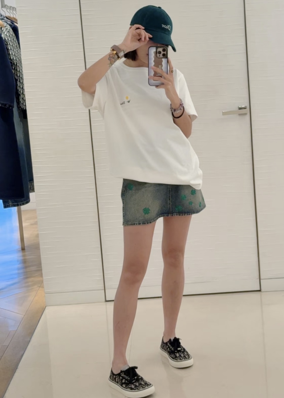 4ff08c9e1e0bab90dd46c2b63aee513e.jpg