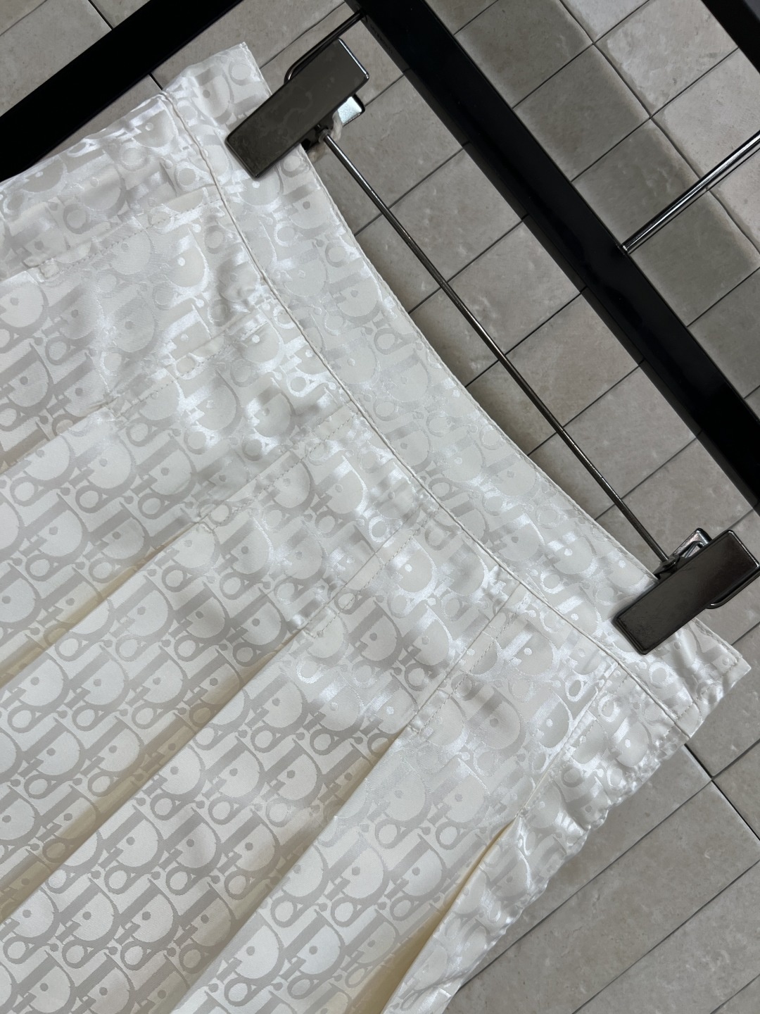 e98e34ef560dac50918a1e9a5196d0b1.jpg