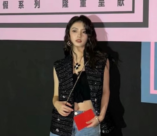 6754ab2e84d5052aa74f89cf0b1c0bc7.jpg