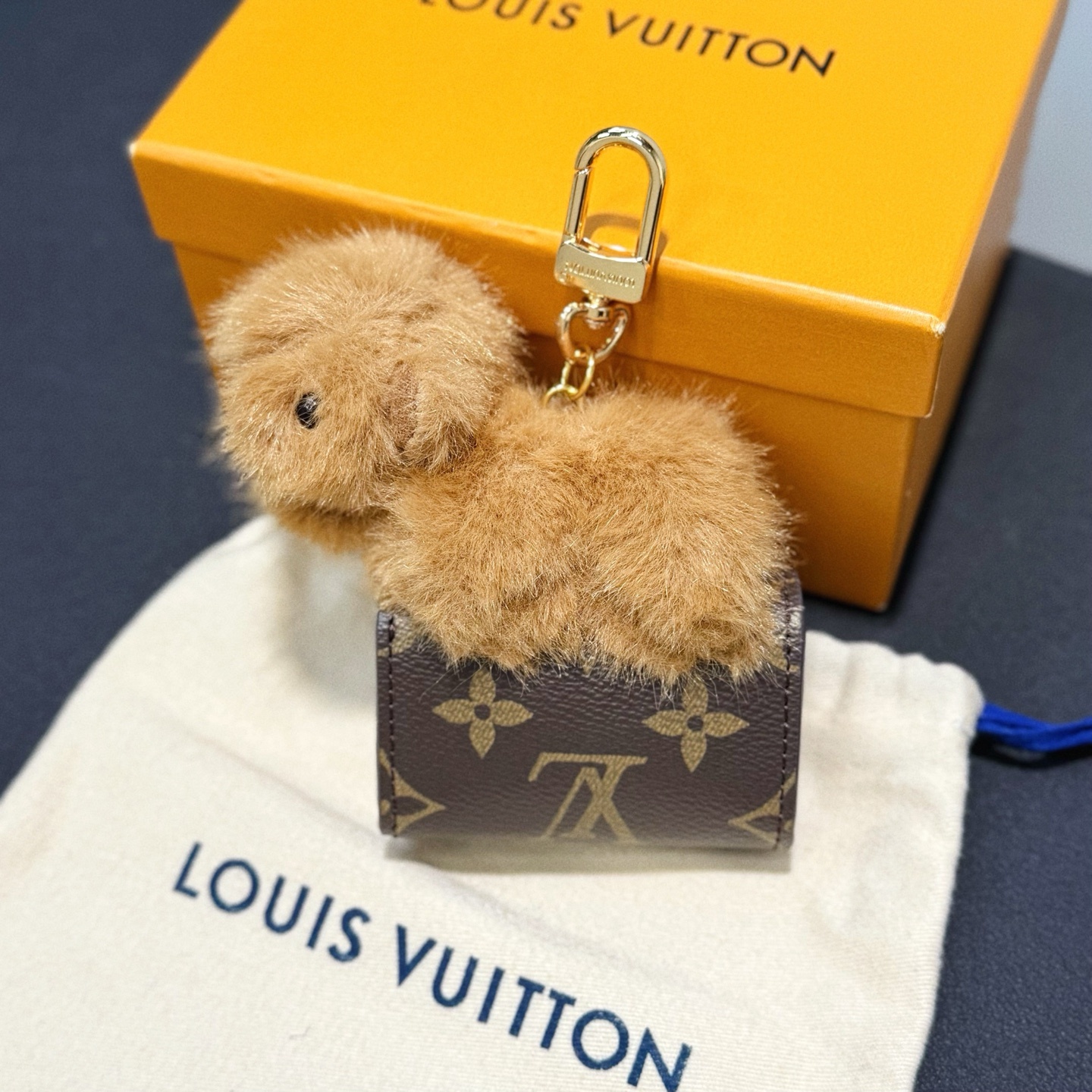 ca462df3c4a479fe7a0ab850bb53b195.jpg