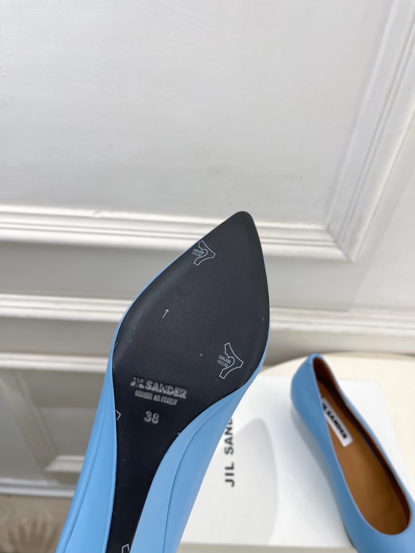 ceda3b1812139c67a6919a1e8a1b3a51.jpg