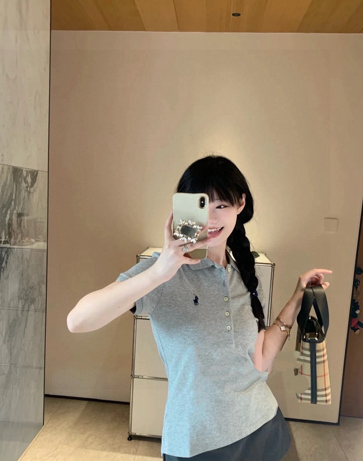 b6979415a3d1520e76a648b25e353e7f.jpg