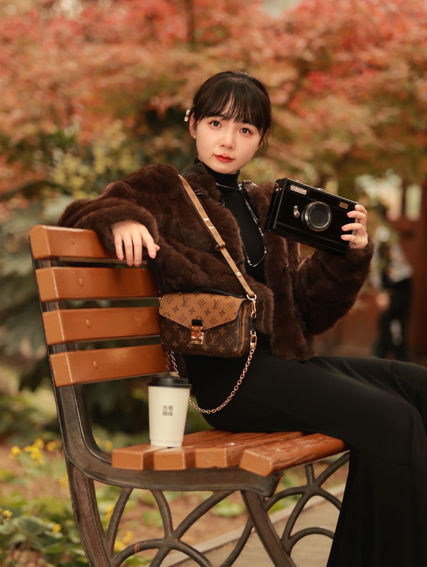 c9c1e4d503e34a75d819bfb3607620a6.jpg