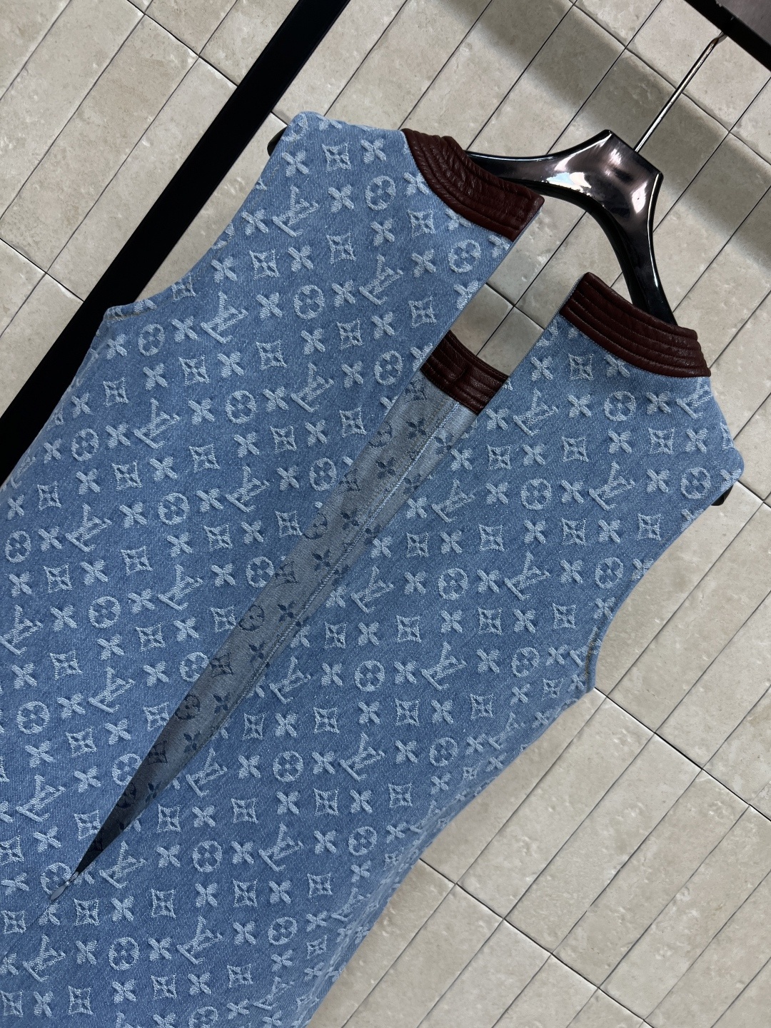e25cfb2d2df574c57b46b1fbe584feae.jpg