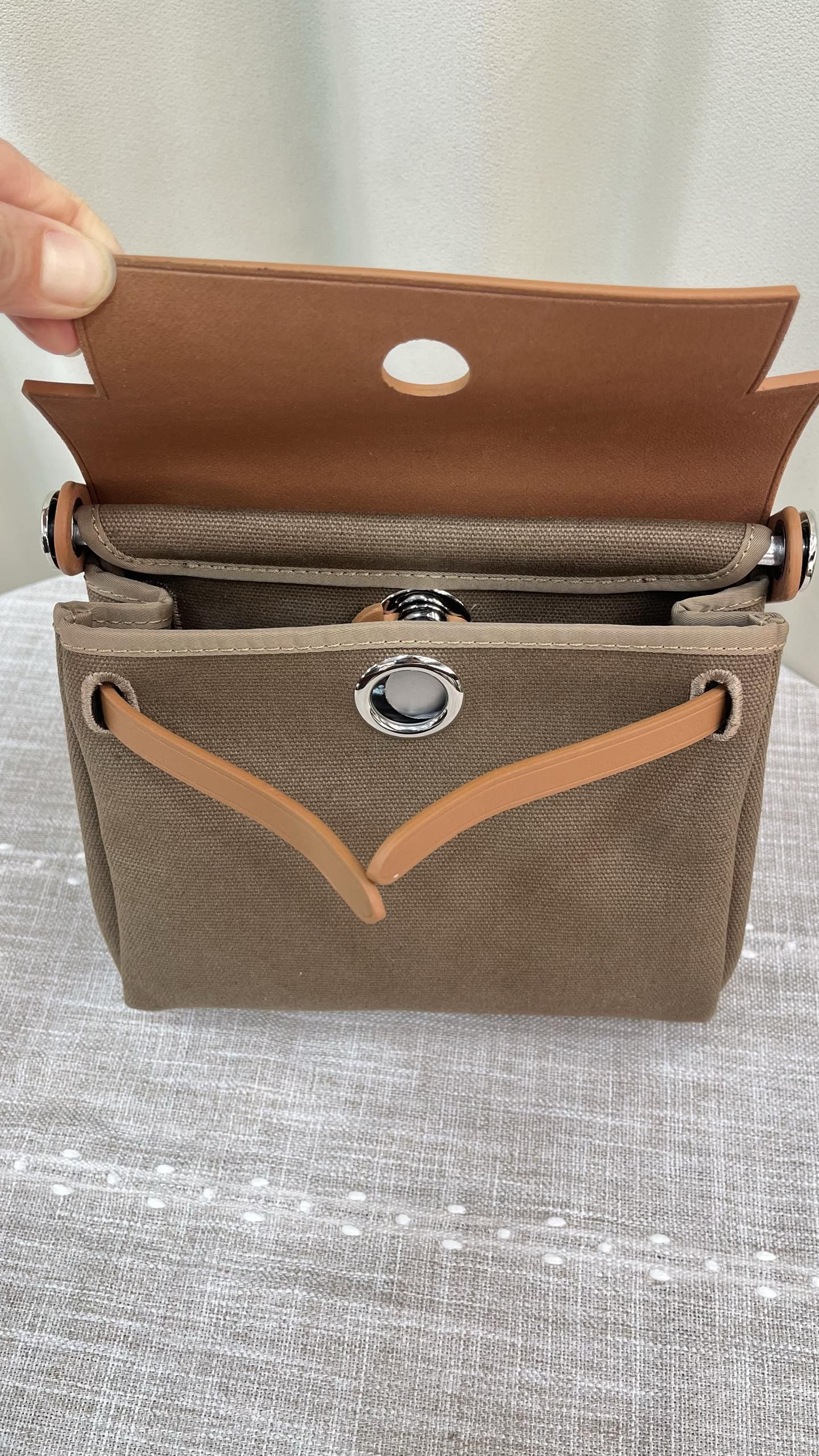 77d51c95edc94a8098bc7c16f1da37f1.jpg