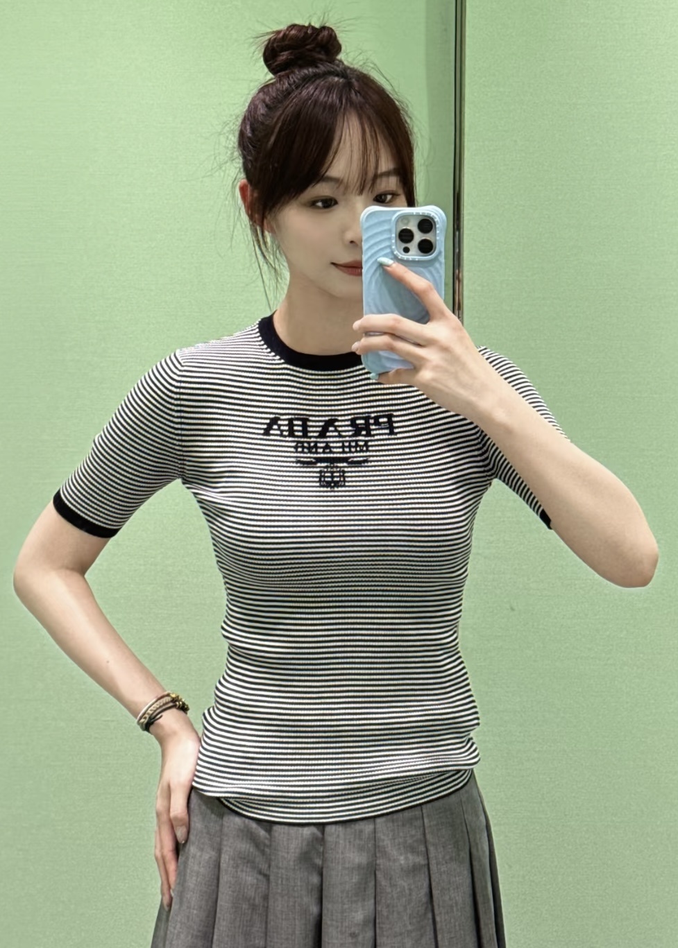 b2a9fd3ae21be8a85801eba53e6e7f1f.jpg