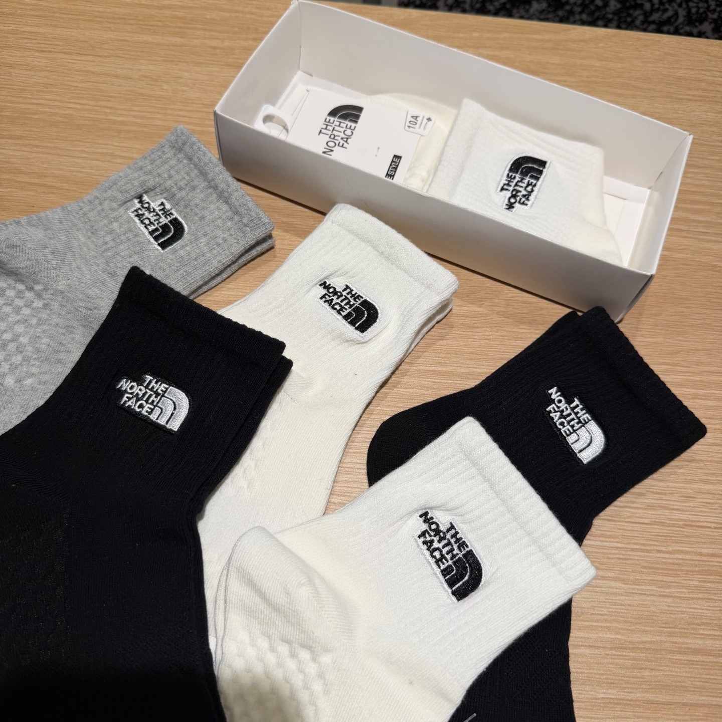 18cf0141e22a78c88a5dec8c519eb9a8.jpg