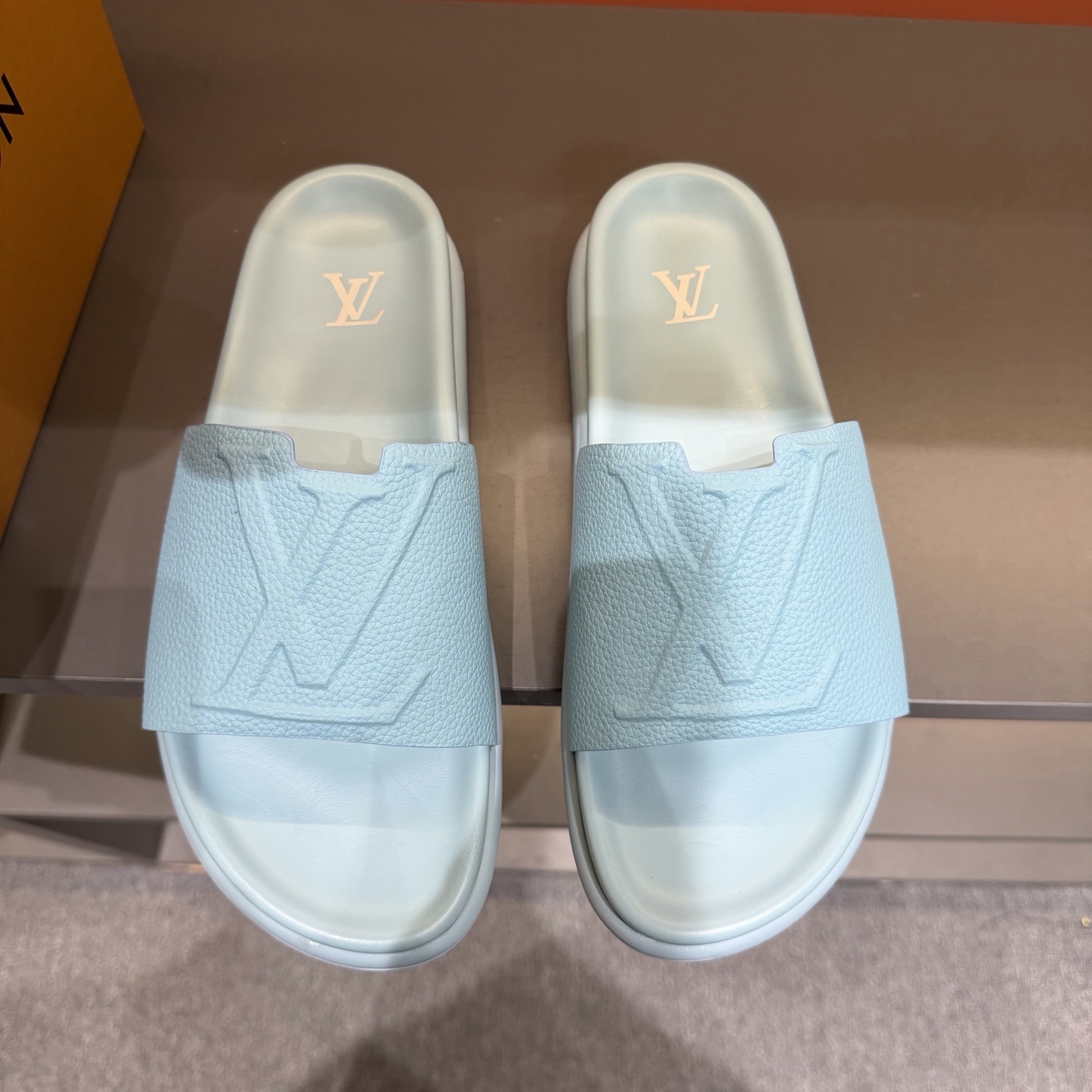 d44003baf35e42363494aaa1c42755c2.jpg