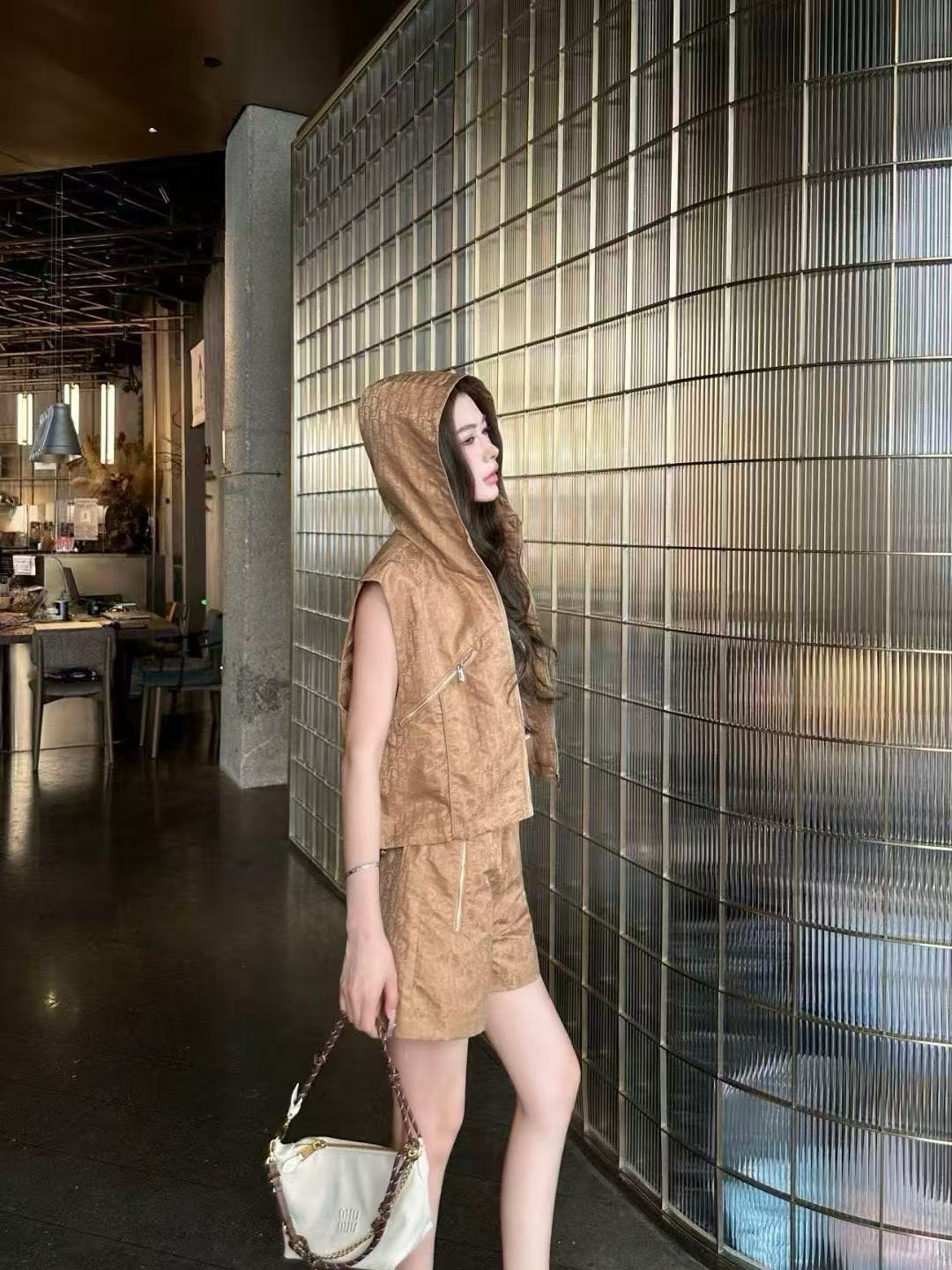 fb904336fe280903cf34b82f58aa17e8.jpg