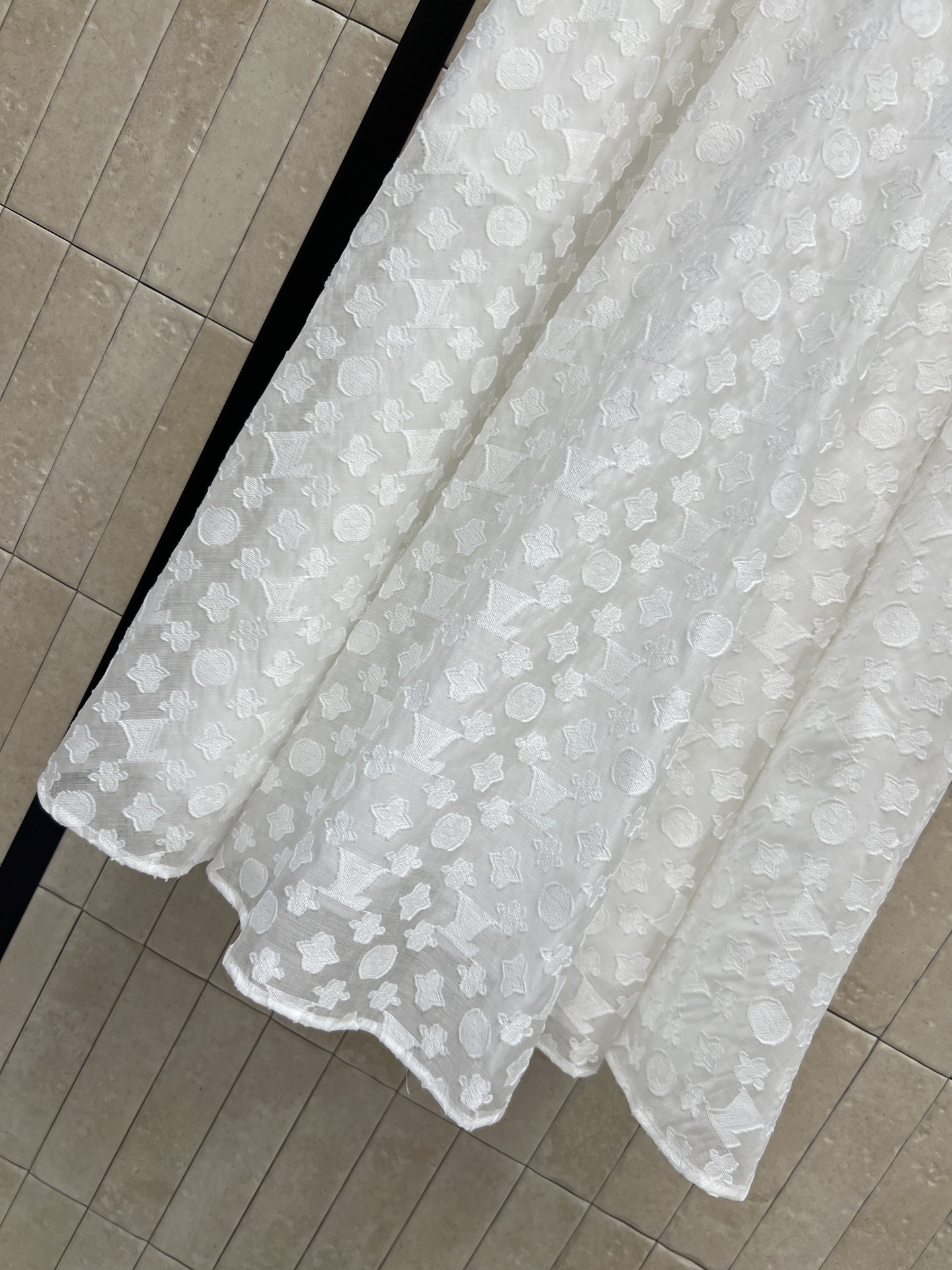 233afb0ab4396ead9c04b3068cffdd20.jpg