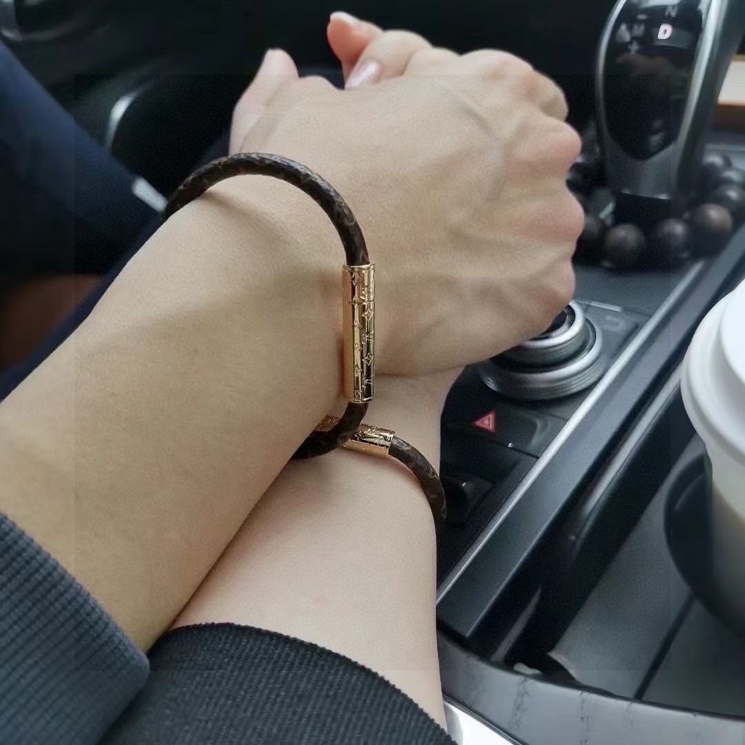 7c765057237358751122de6c2af49a3a.jpg