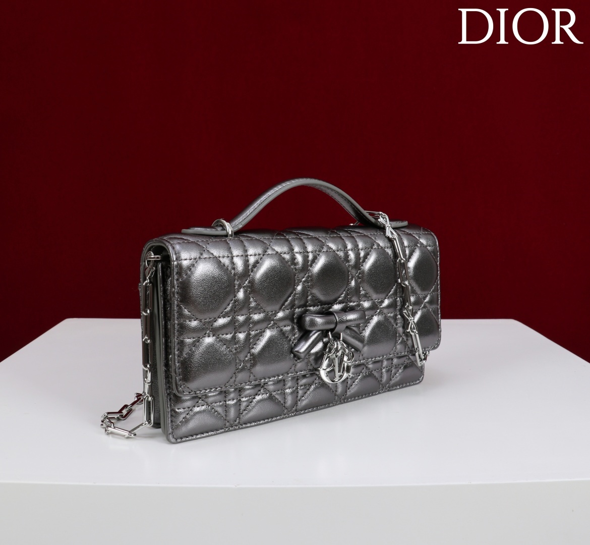 d235ef8cb70c33bb0433c9cbd59b2050.jpg
