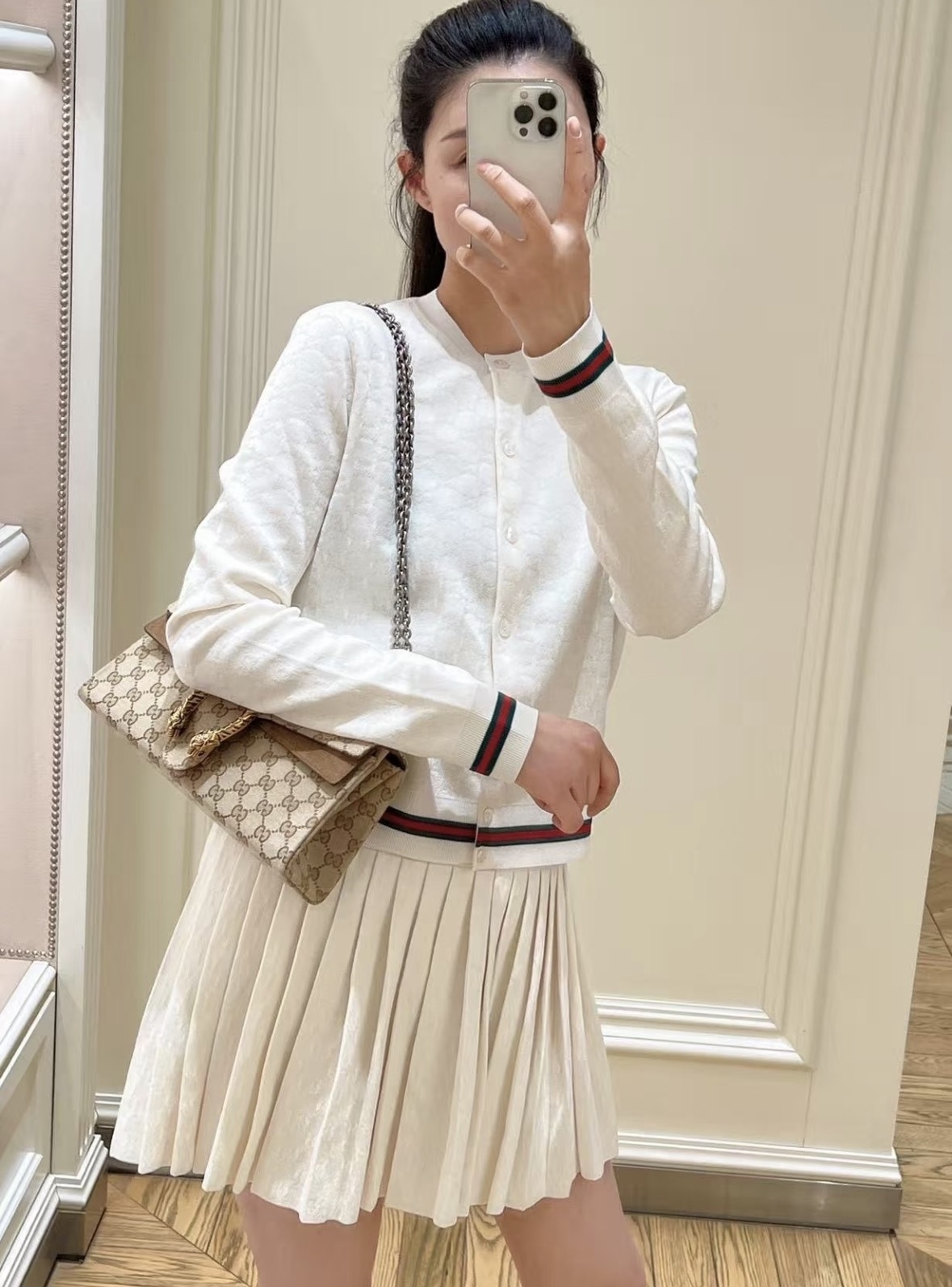 b305ec92b76d41b06b7edb1591d1be04.jpg