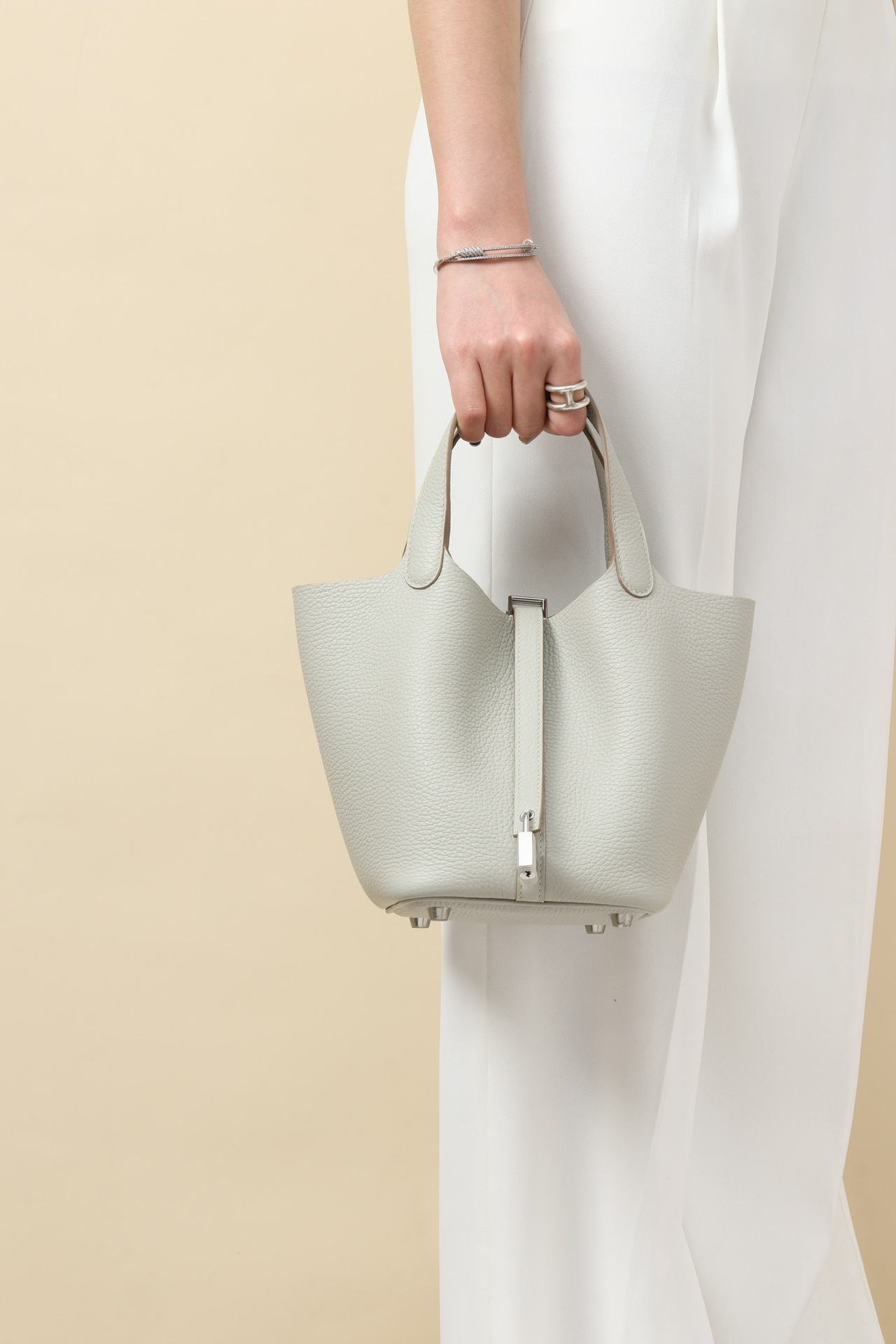 c090ceb77b5534e908785b4ffca993a7.jpg