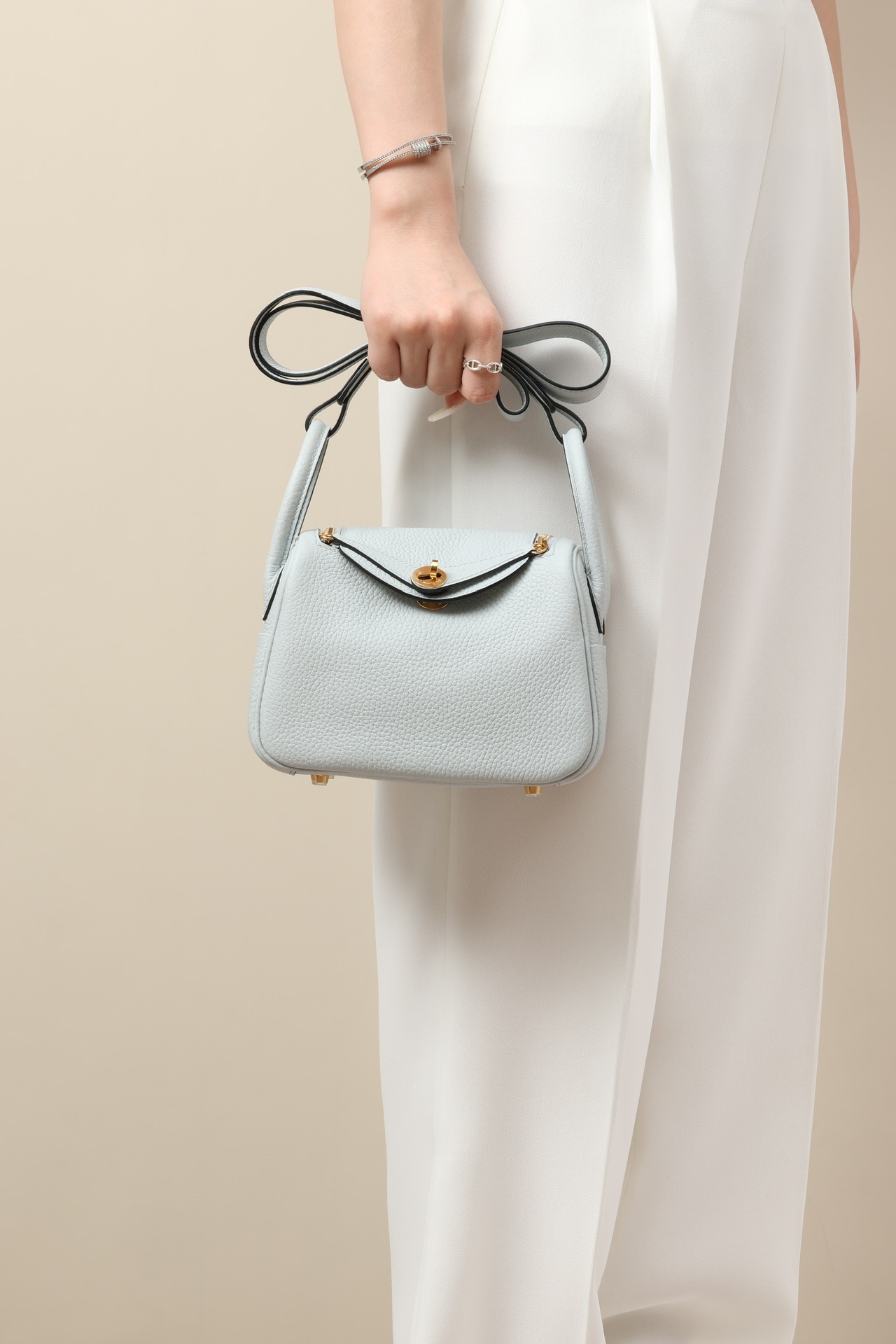 3093af6b819fa67a8d862a84acfda32e.jpg