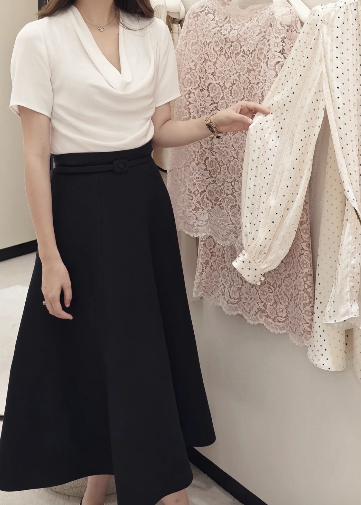 디올 드레이프 넥 루즈핏 반소매 티셔츠 상세 이미지 20
