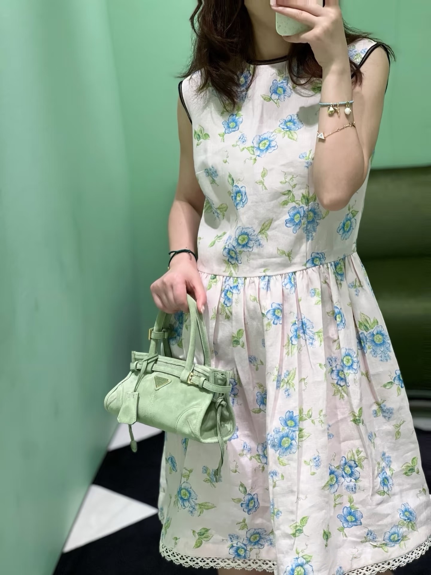 60406f152e0f41a379e4b1c6b4c26da1.jpg