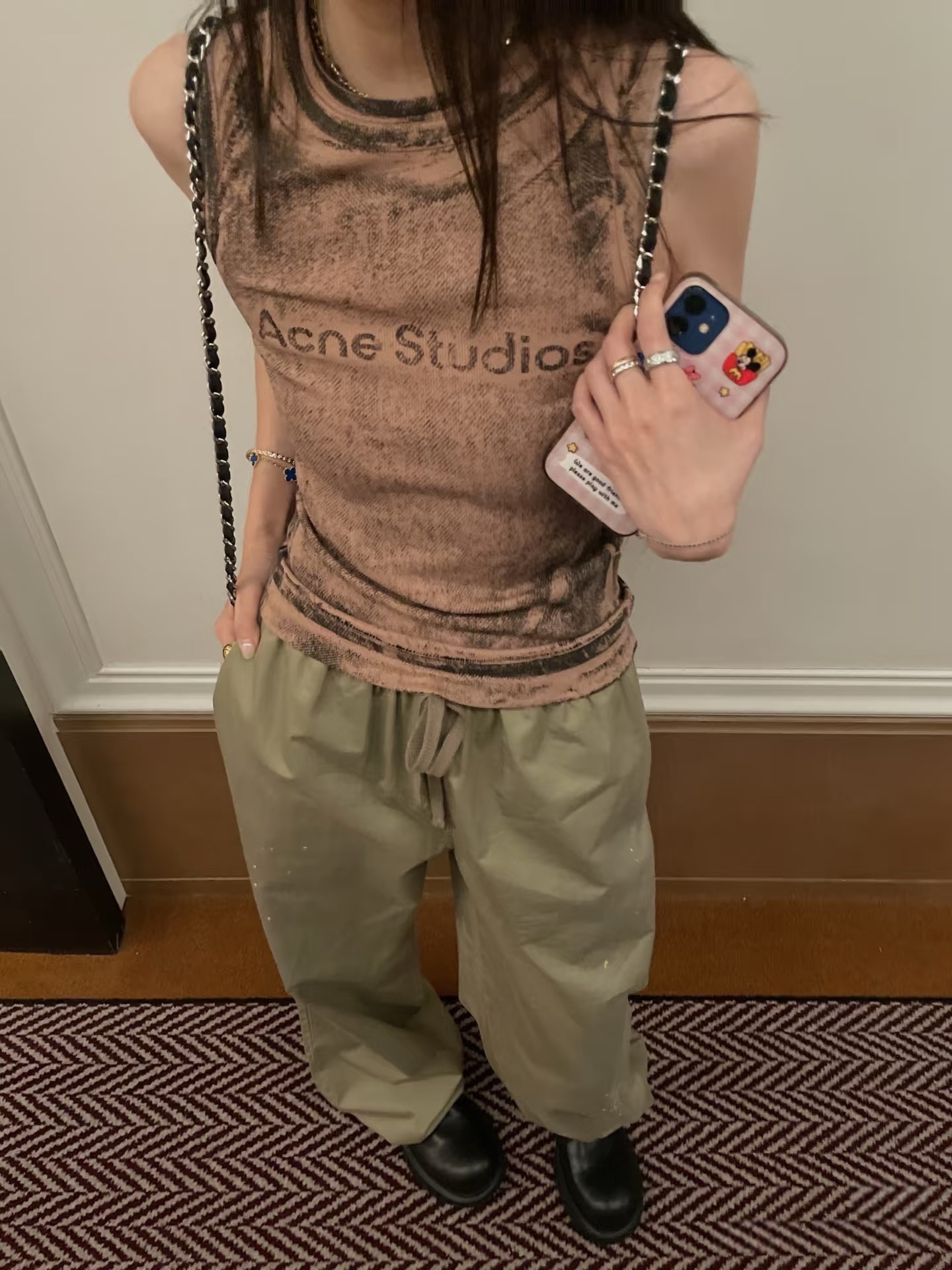 b6181a61d153e93e8686b472896d513c.jpg