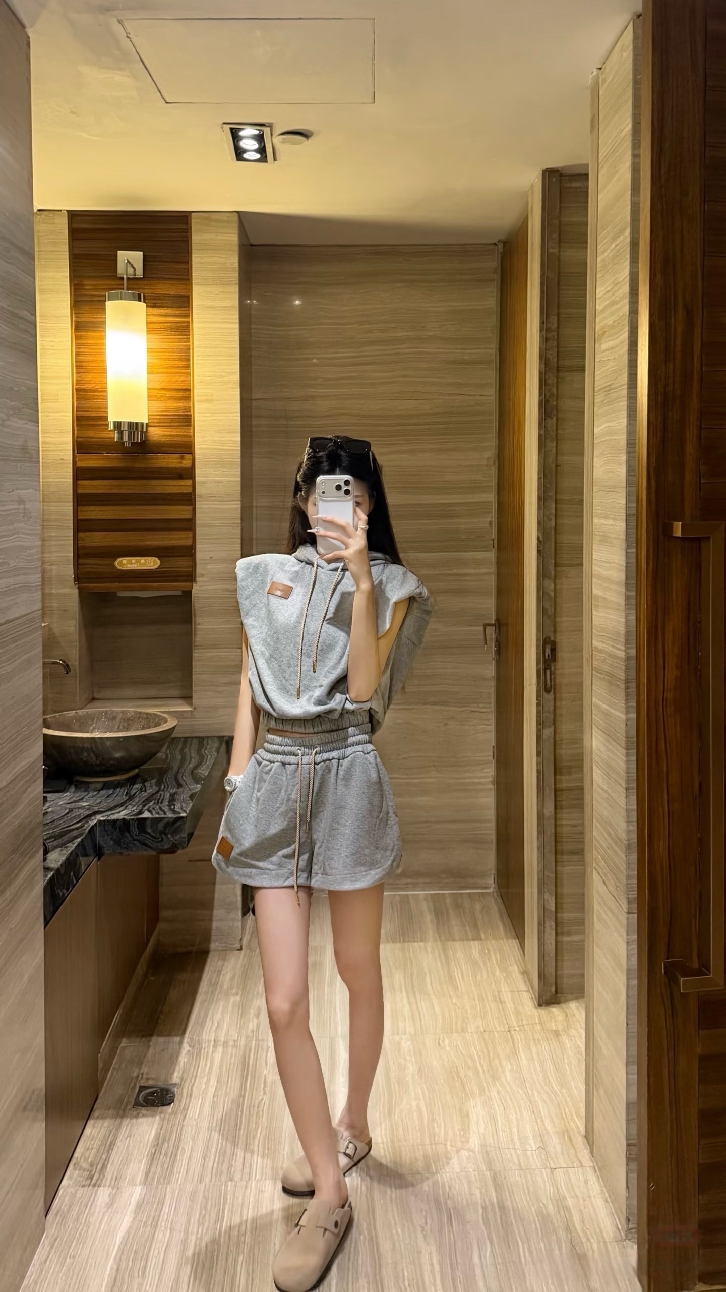 bb2e734923f5bd1096aa939e70df8355.jpg
