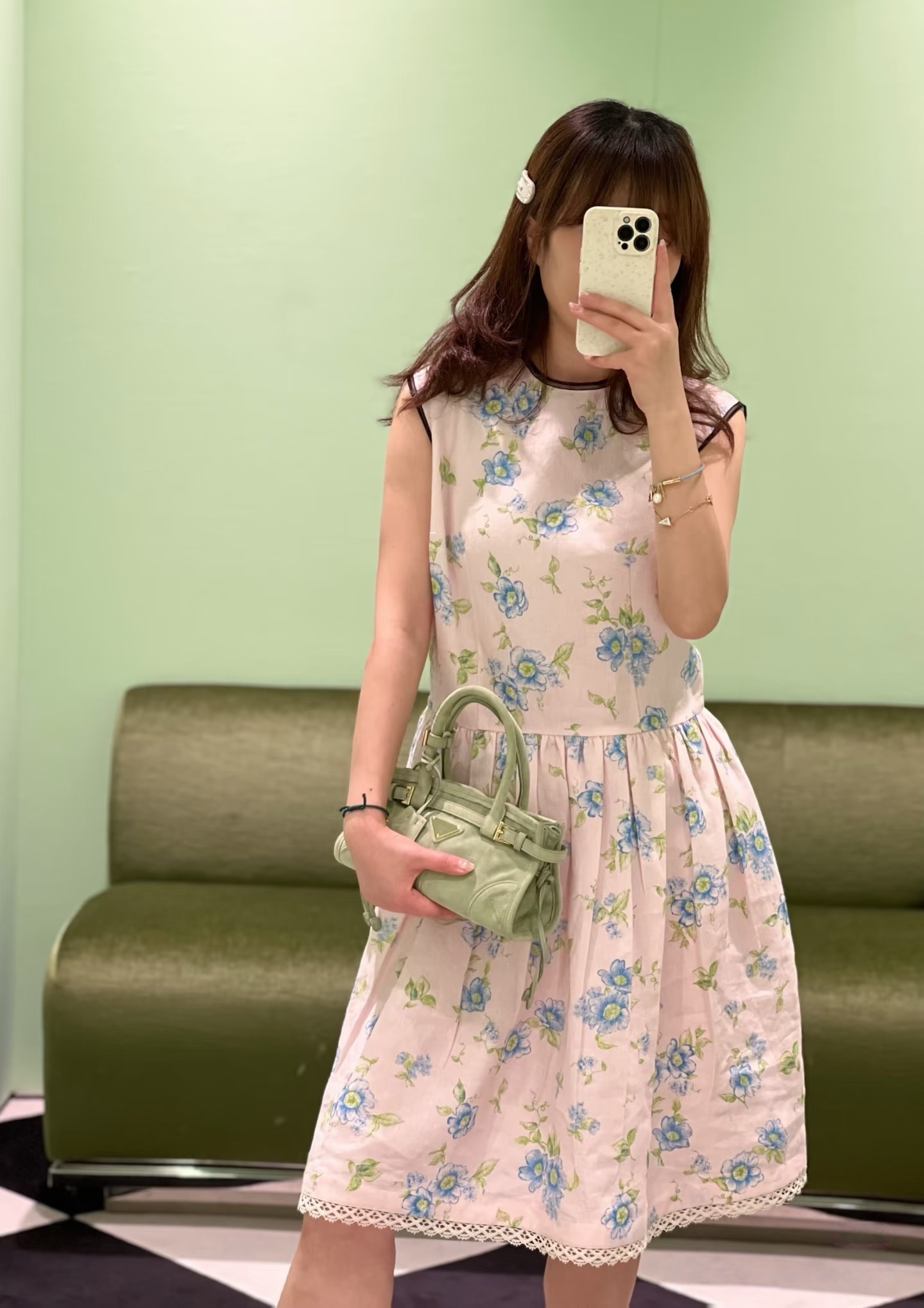 f721326f8bb2ee13ec0929efd811fb0f.jpg