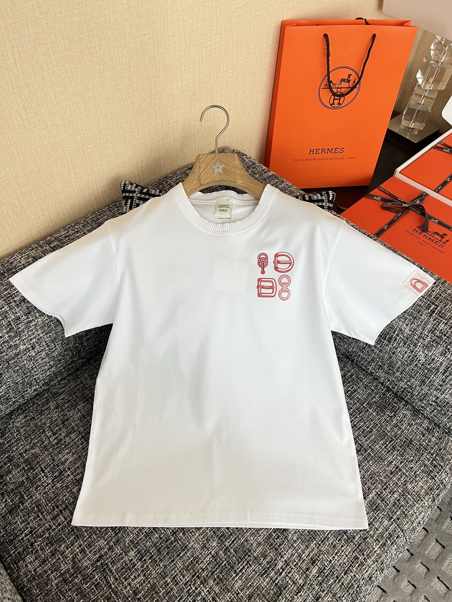 fe4cad2342115d9ee26fc39a54d42180.jpg