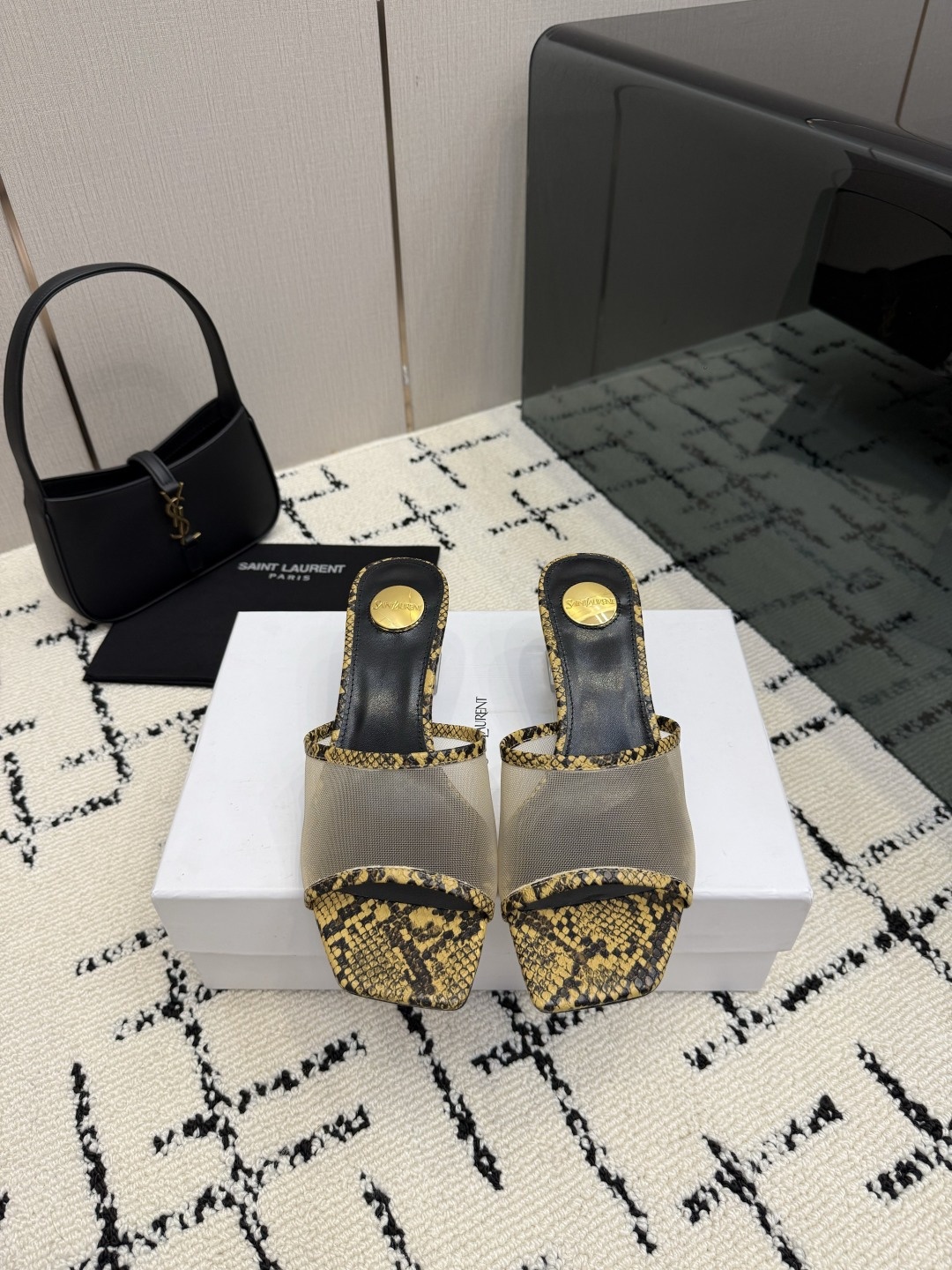 ab1be2d0308131f95d9d0aa60a2e944b.jpg