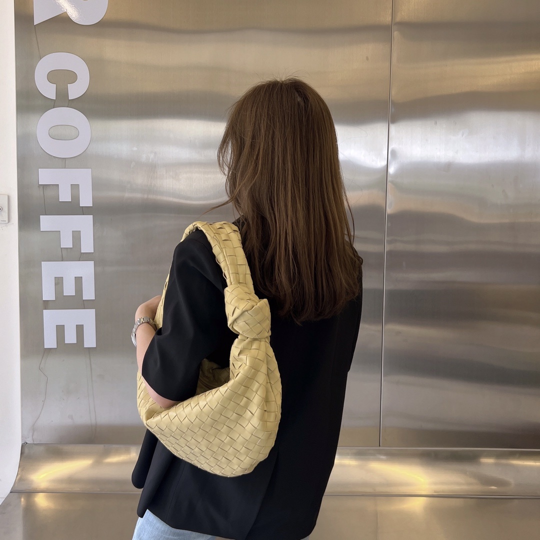8b105618f37eb80d6b5fa253d8664beb.jpg