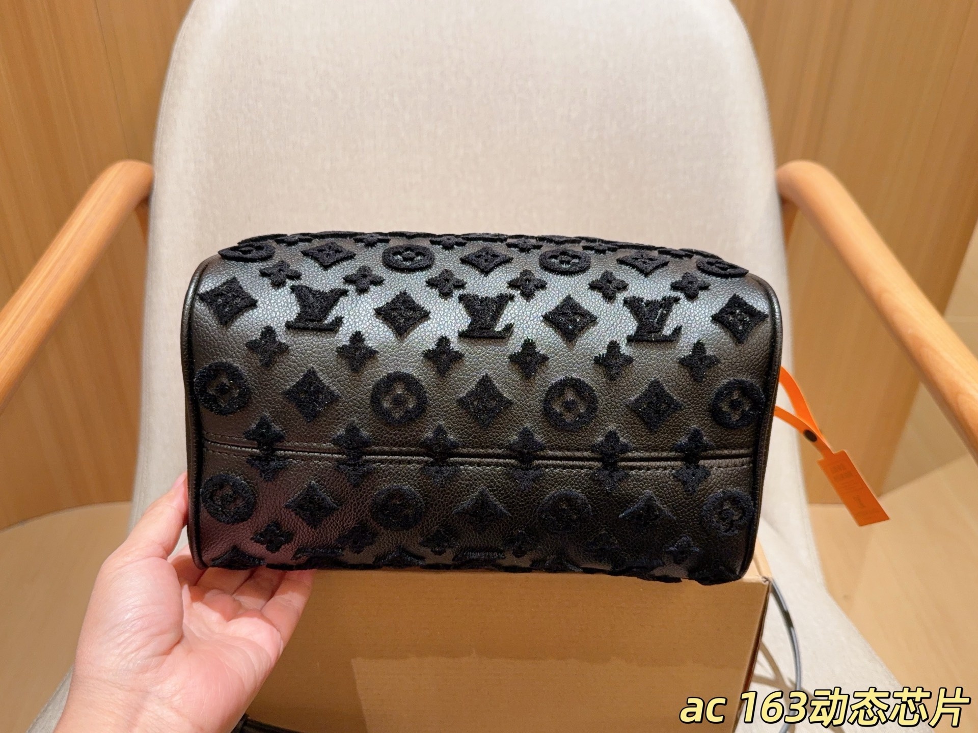 976ae2cd60bb5b37307b69ae123c6c8a.jpg