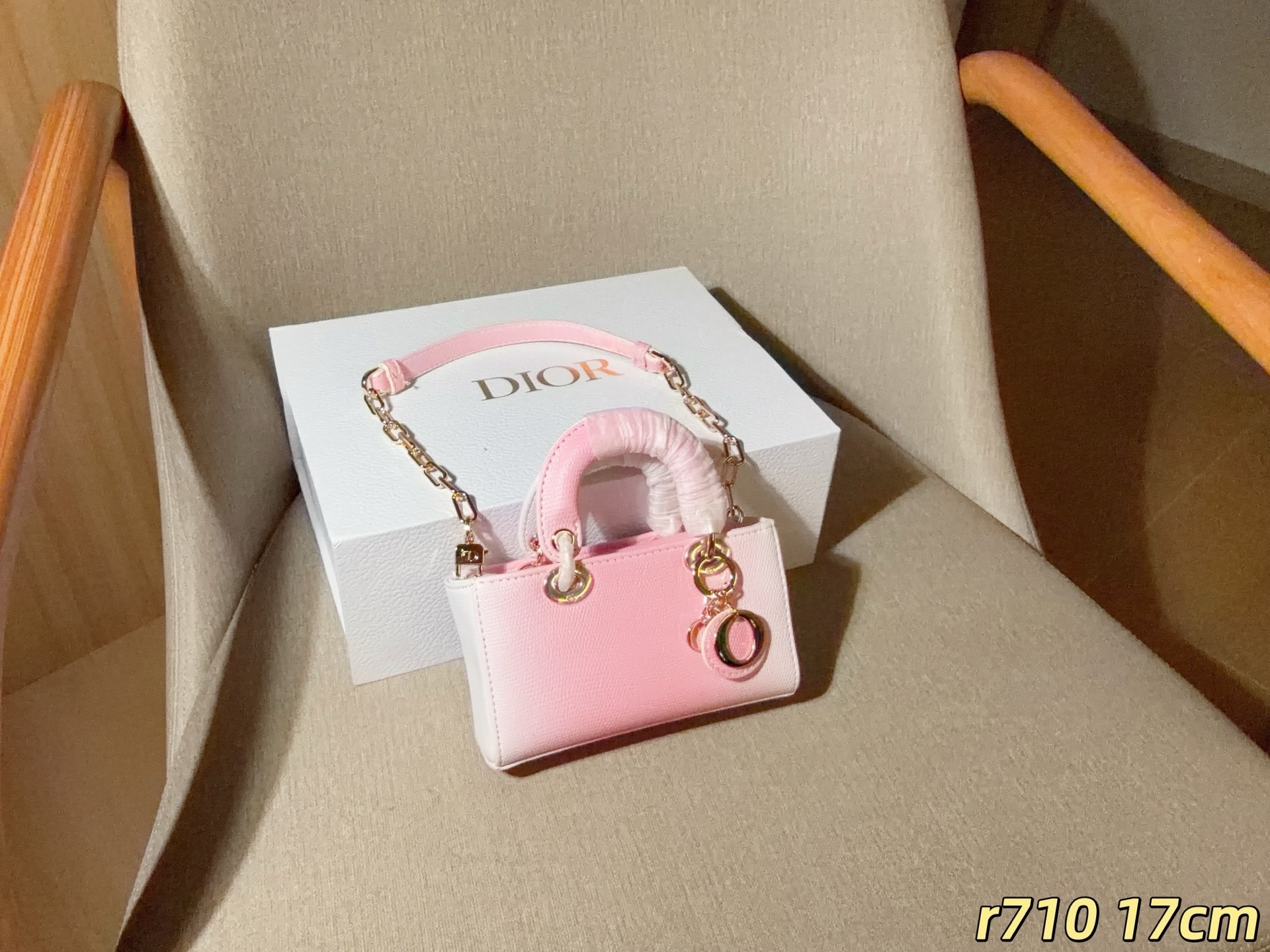 dde380d3c75fedc7d63804d2743a9bd1.jpg