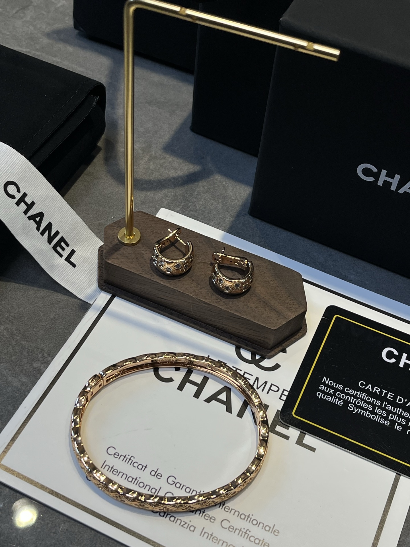 28df6e5eed6f754f391f2d82bad11692.jpg