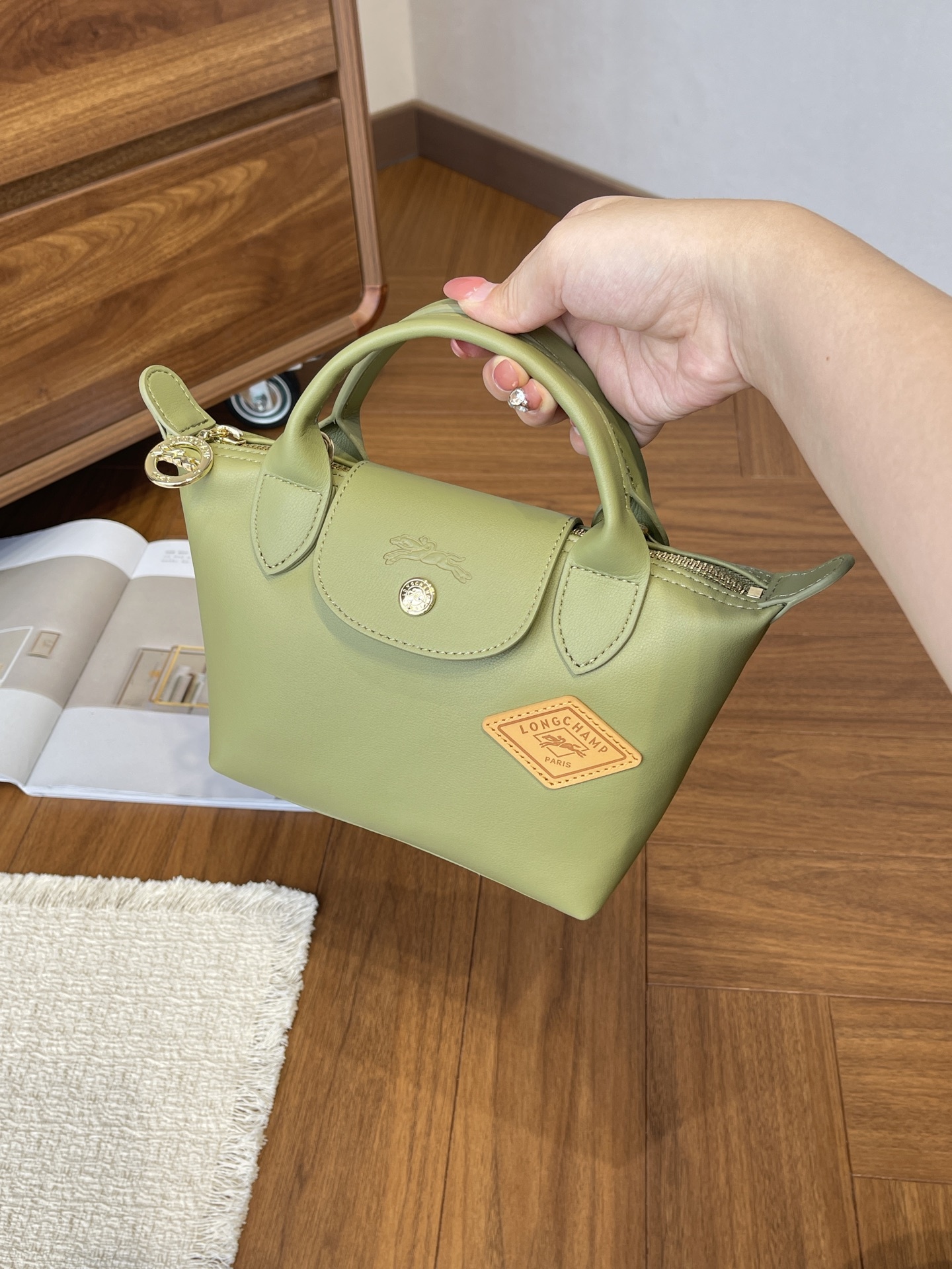 d2b4f265ee8548f9bee2f6b9479a4c9a.jpg