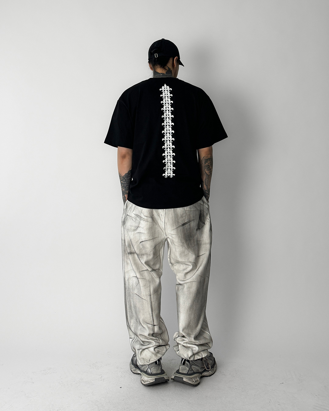 반팔 티셔츠 모델 착용 이미지-S1L30