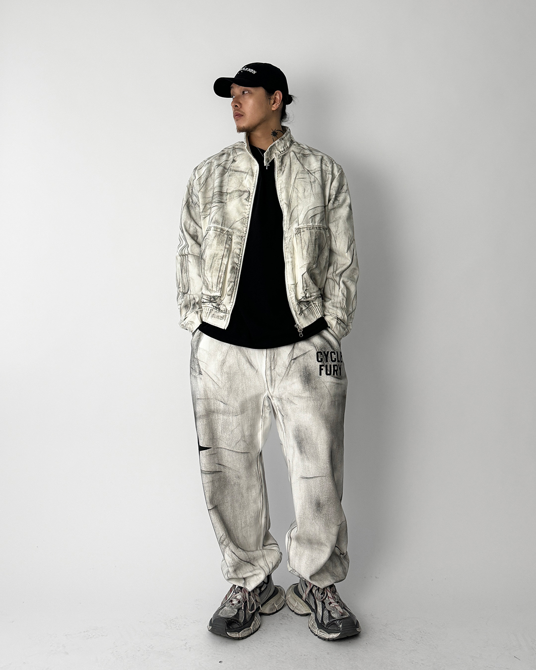 반팔 티셔츠 모델 착용 이미지-S1L34