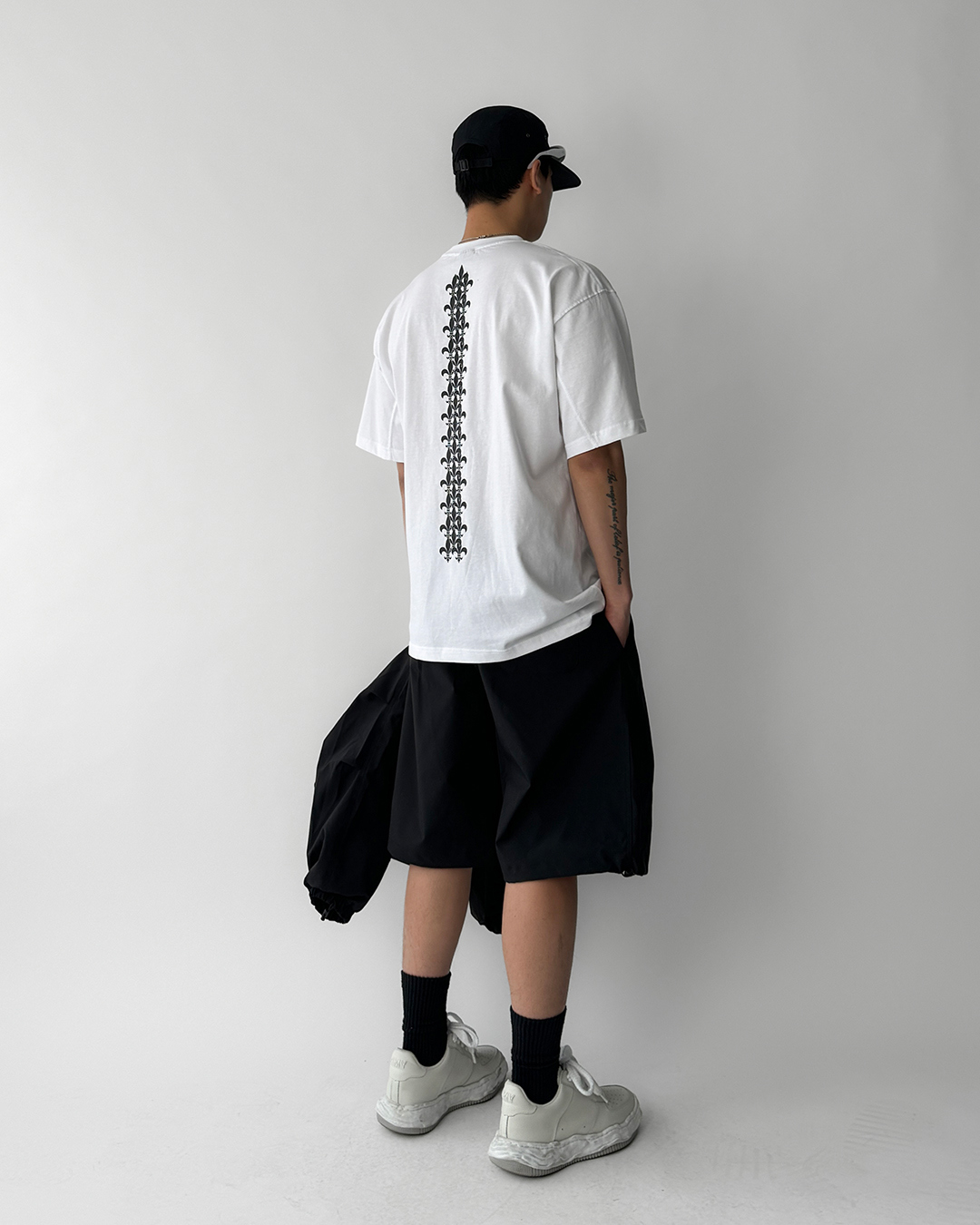 반팔 티셔츠 모델 착용 이미지-S1L15